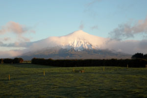 Mount Taranaki im Schnee
